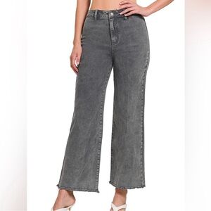 🌟Black Acid Wash Cropped Stretchy Jeans